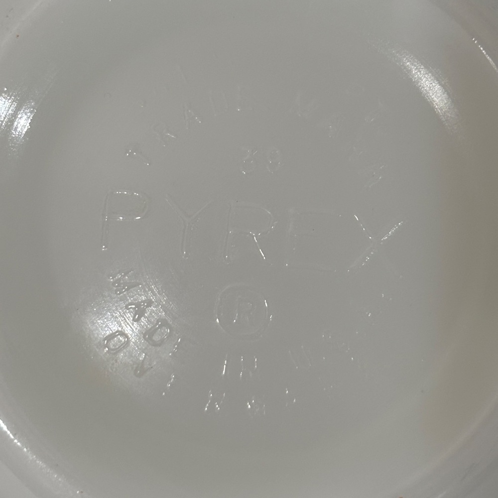 Vintage Pyrex Casserole or Mixing Bowl - Picture 3 of 3